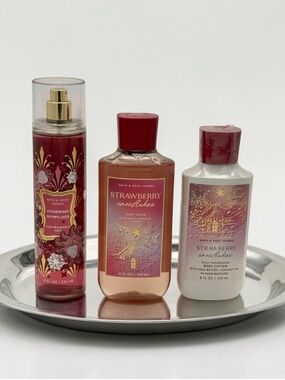 Bath & Body Works Strawberry Snowflakes Holiday Gift Set Pink Gold Body Care NWT